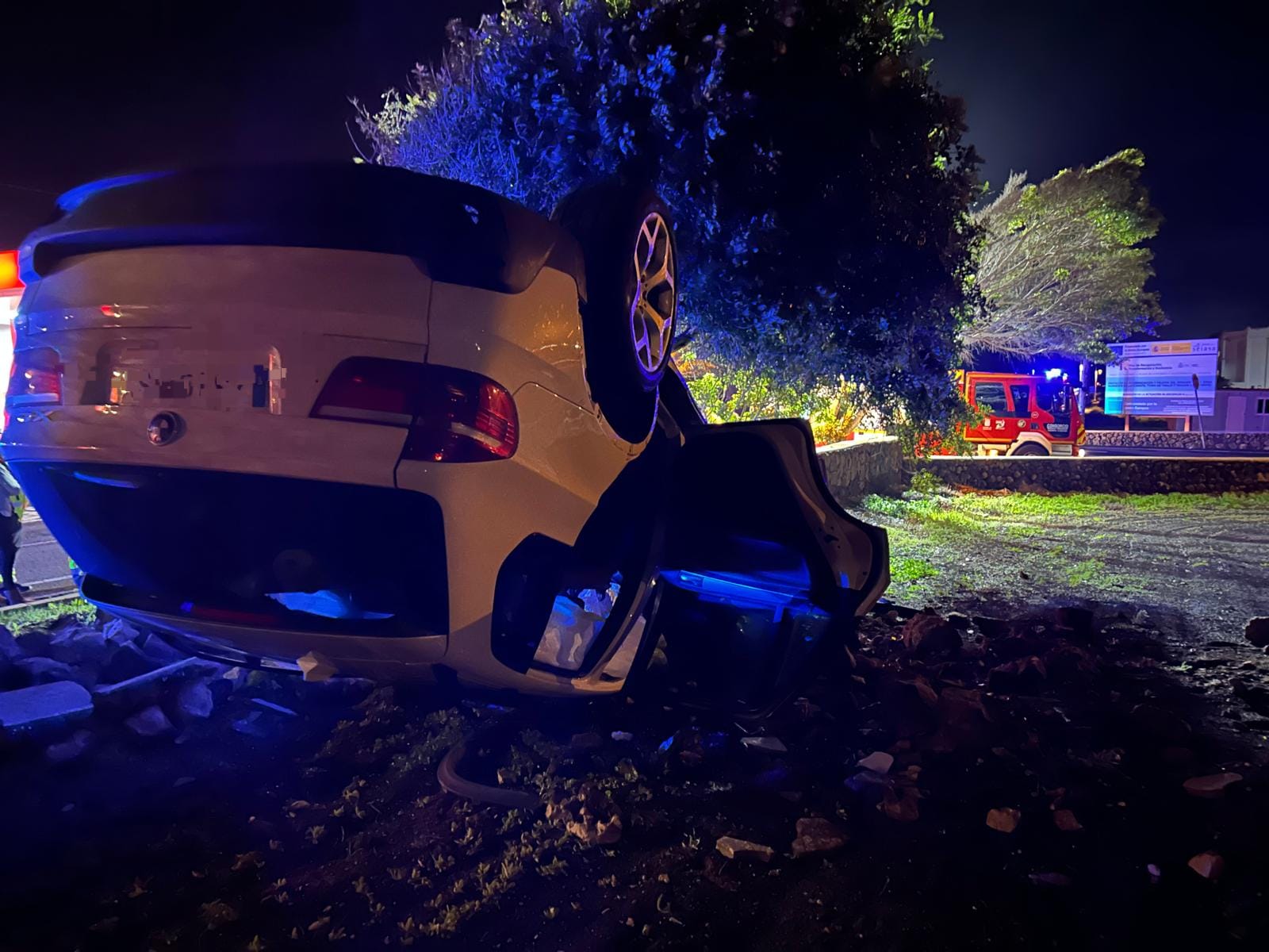 coche volcado en tinajo lanzarote 