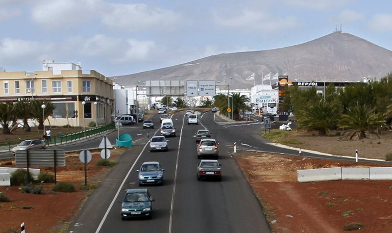 La empresa adjudicataria adecentará y mantendrá las vías operativas, garantizando la seguridad vial insular La empresa adjudicataria adecentará y mantendrá las vías operativas, garantizando la seguridad vial insular