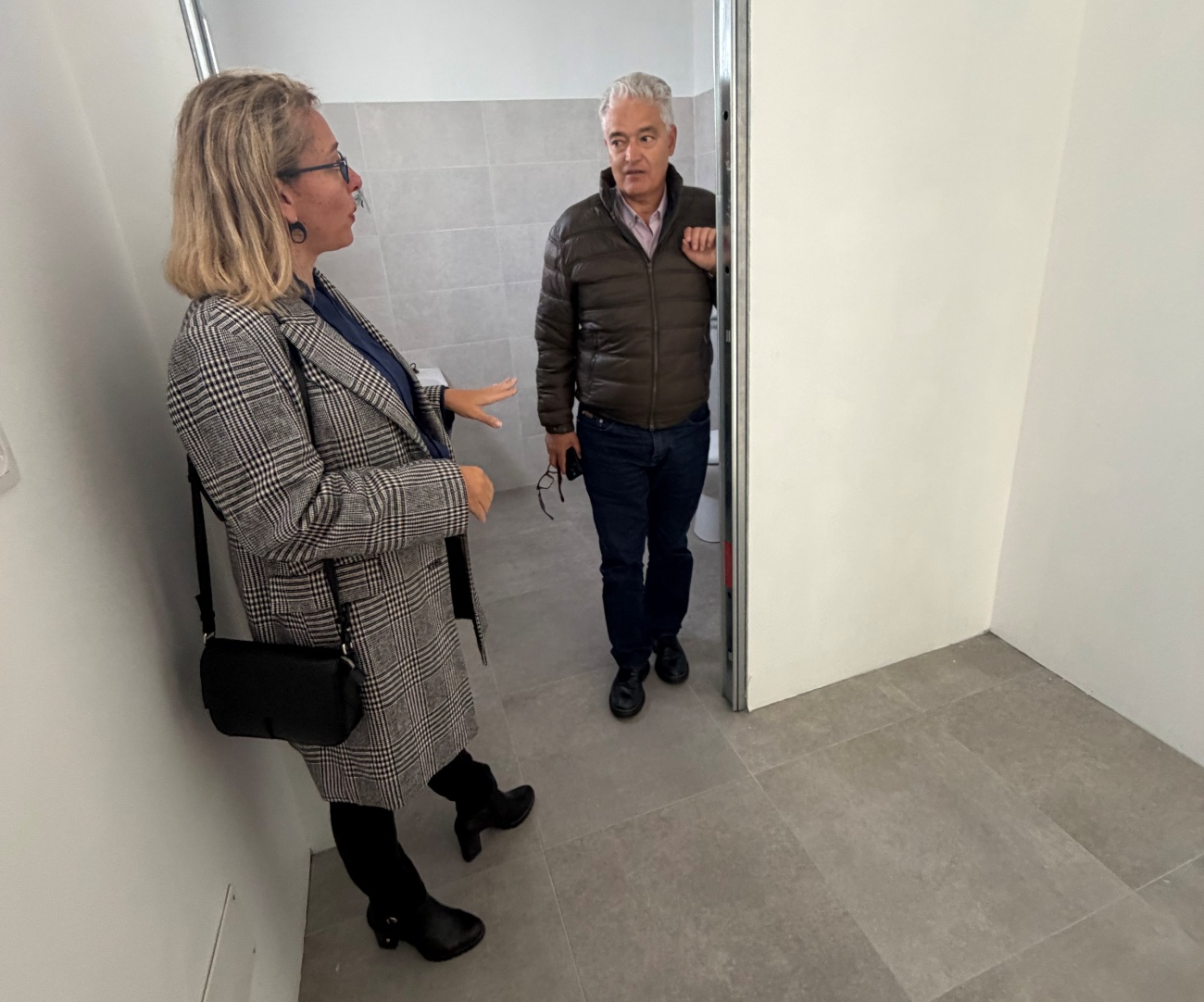 La inversión, que asciende a 15.378,26 euros, hizo posible la creación de unos servicios sanitarios adaptados para personas con movilidad reducida La inversión, que asciende a 15.378,26 euros, hizo posible la creación de unos servicios sanitarios adaptados para personas con movilidad reducida