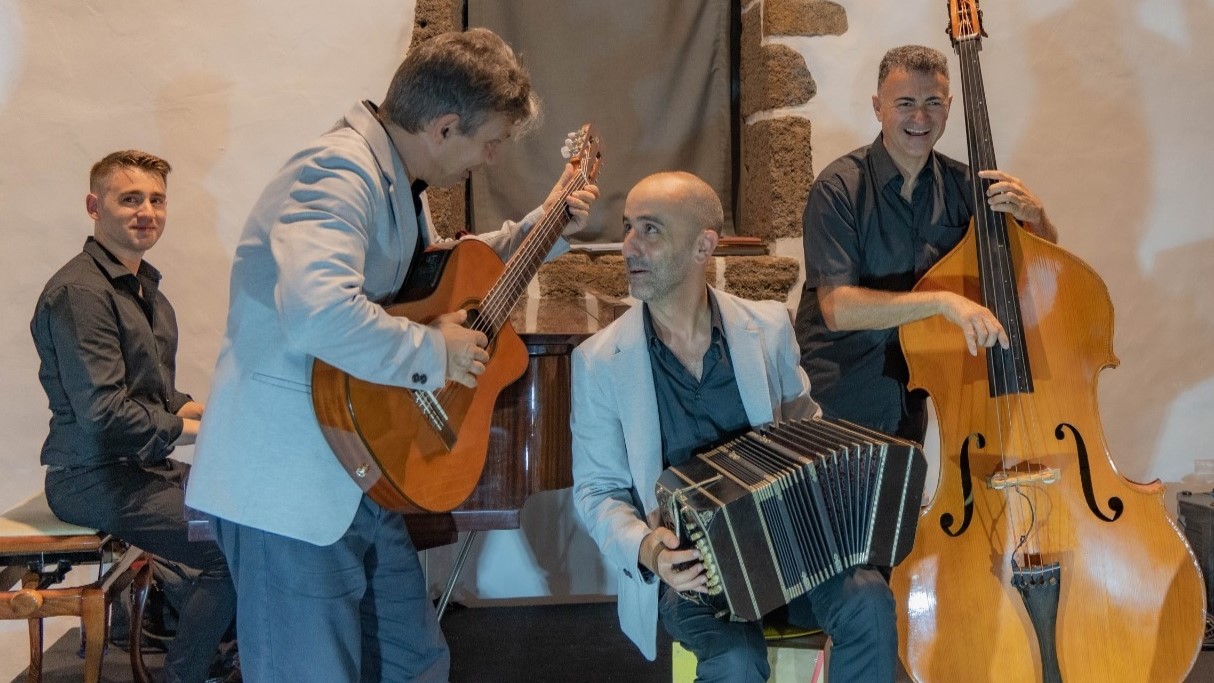 El municipio invita a cuatro presentaciones de libros y dos espectáculos de interpretación y baile El municipio invita a cuatro presentaciones de libros y dos espectáculos de interpretación y baile