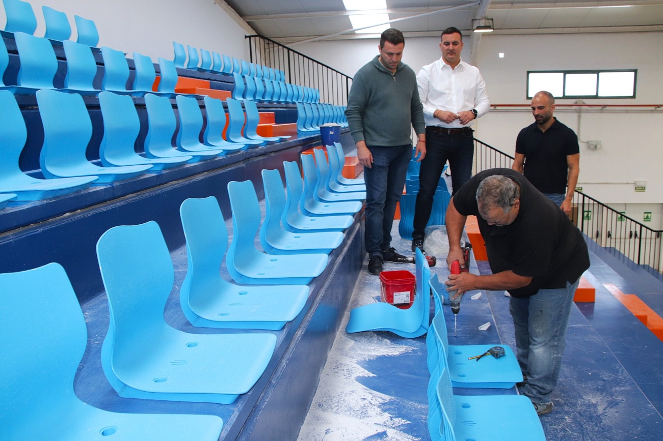 El Ayuntamiento invierte 26.000 euros en el confort de la afición de la lucha canaria