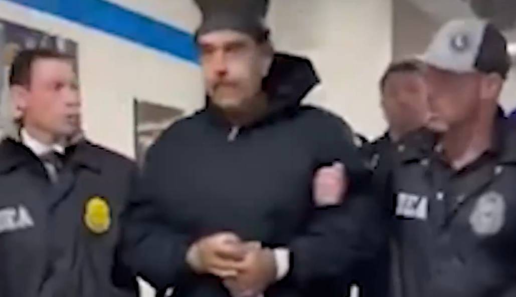 Maduro llega a Nueva York y será juzgado por narcotráfico en Estados Unidos