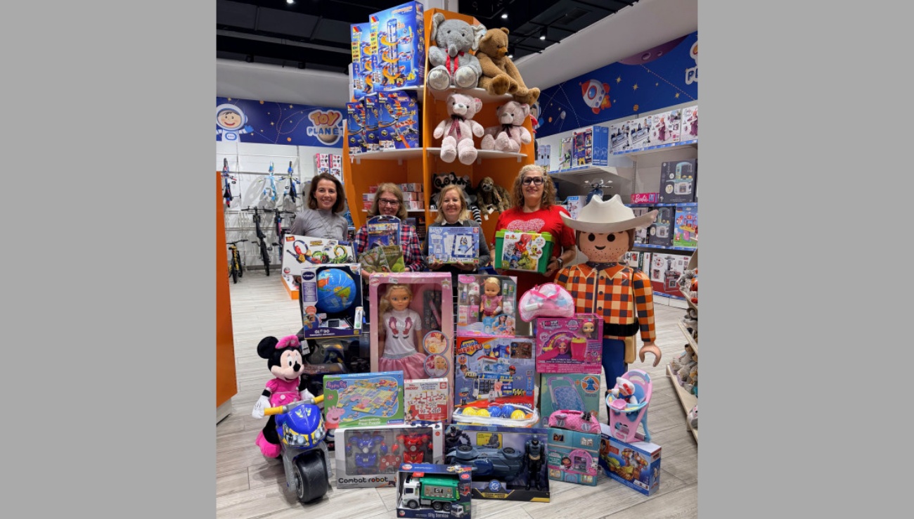 Más de 150 niños y niñas reciben regalos gracias a la XV Campaña Solidaria de la FTL y ASOLAN Más de 150 niños y niñas reciben regalos gracias a la XV Campaña Solidaria de la FTL y ASOLAN