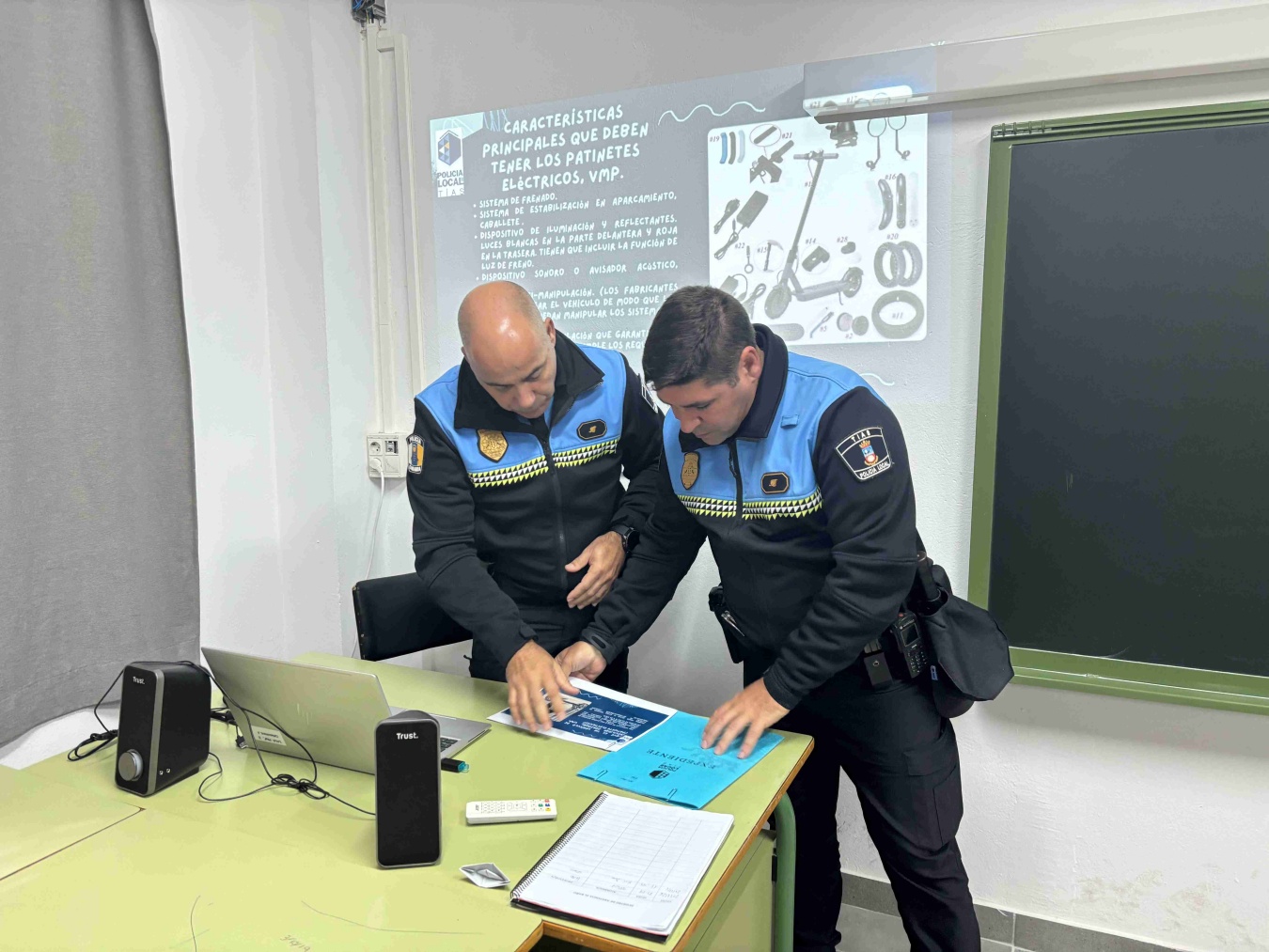 La Policía Local imparte charla en el IES Tías La Policía Local imparte charla en el IES Tías