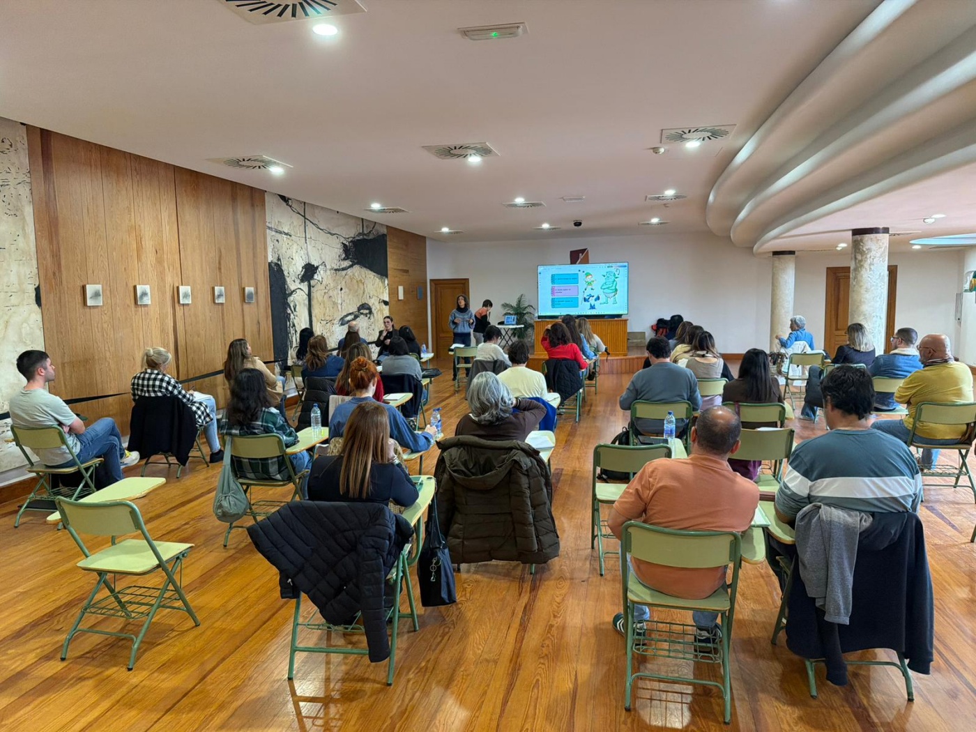 Un total de 36 personas vinculadas a distintas asociaciones recibieron formación con un enfoque integral sobre la brecha digital y la inclusión social Un total de 36 personas vinculadas a distintas asociaciones recibieron formación con un enfoque integral sobre la brecha digital y la inclusión social