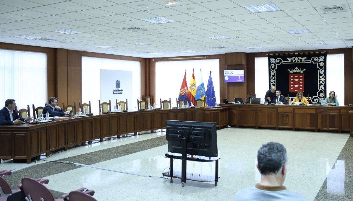 El presidente recuerda a los socialistas que en la época de Corujo se redujo el plazo de enmiendas a los presupuestos al mínimo