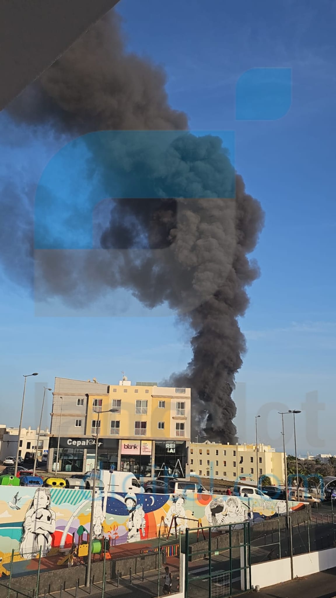 Foto incendio Nave de guagua Valterra marca Foto incendio Nave de guagua Valterra marca