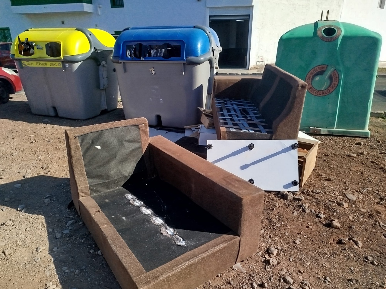 Los vecinos piden más limpieza y un comportamiento más cívico por parte de los usuarios Los vecinos piden más limpieza y un comportamiento más cívico por parte de los usuarios