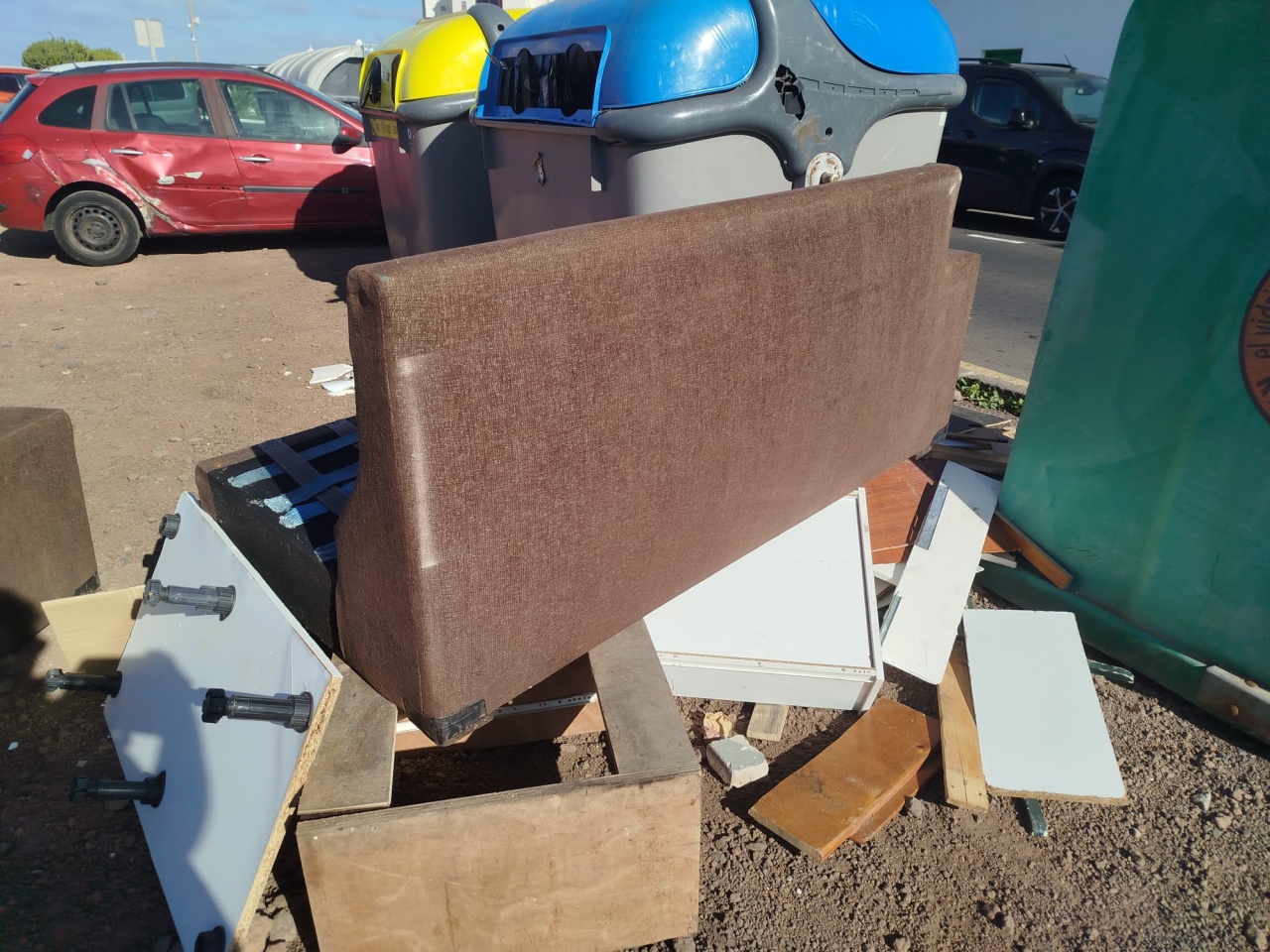 Los vecinos piden más limpieza y un comportamiento más cívico por parte de los usuarios Los vecinos piden más limpieza y un comportamiento más cívico por parte de los usuarios