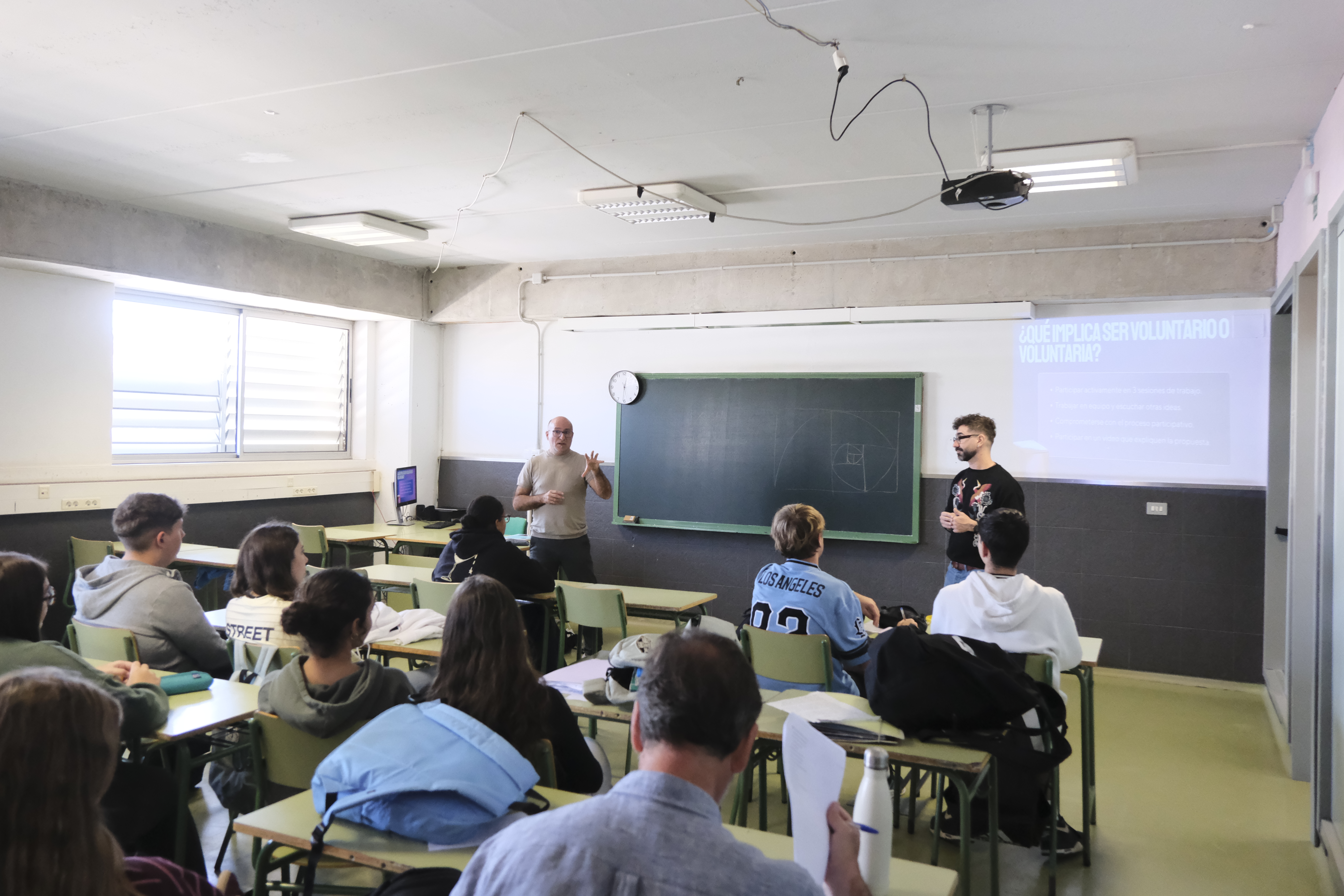El alumnado de 3º de ESO y 1º de Bachillerato de los IES de Playa Honda y San Bartolomé propondrán ideas para transformar y enriquecer el municipio El alumnado de 3º de ESO y 1º de Bachillerato de los IES de Playa Honda y San Bartolomé propondrán ideas para transformar y enriquecer el municipio