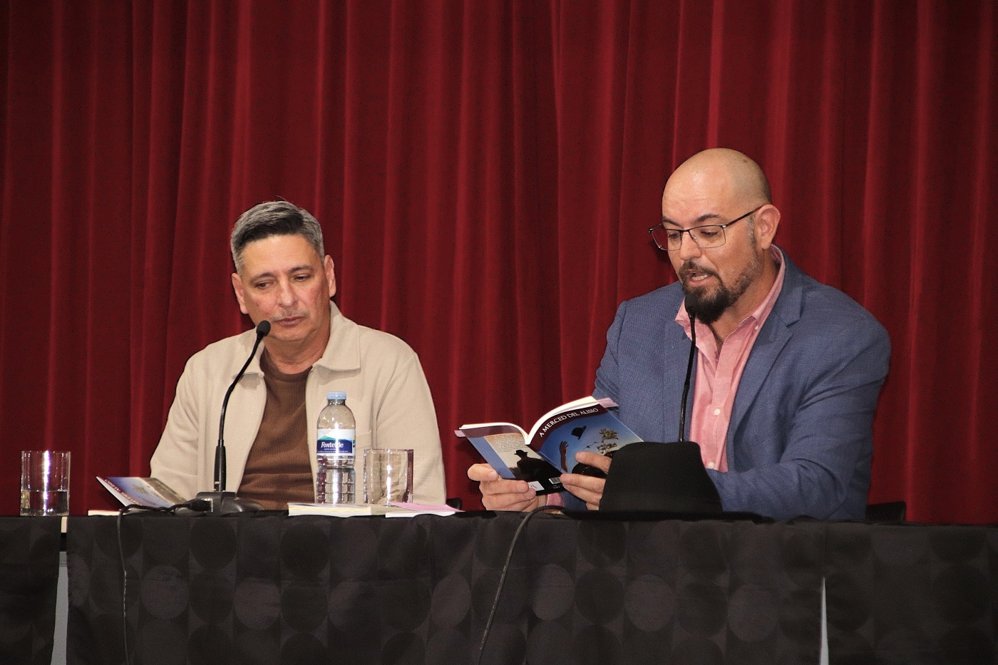 El biólogo ambiental y escritor presenta en Yaiza su poemario 'A merced del alisio'
