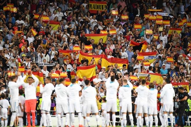La pol&eacute;mica "prohibici&oacute;n" de llevar banderas de Espa&ntilde;a al Bernab&eacute;u