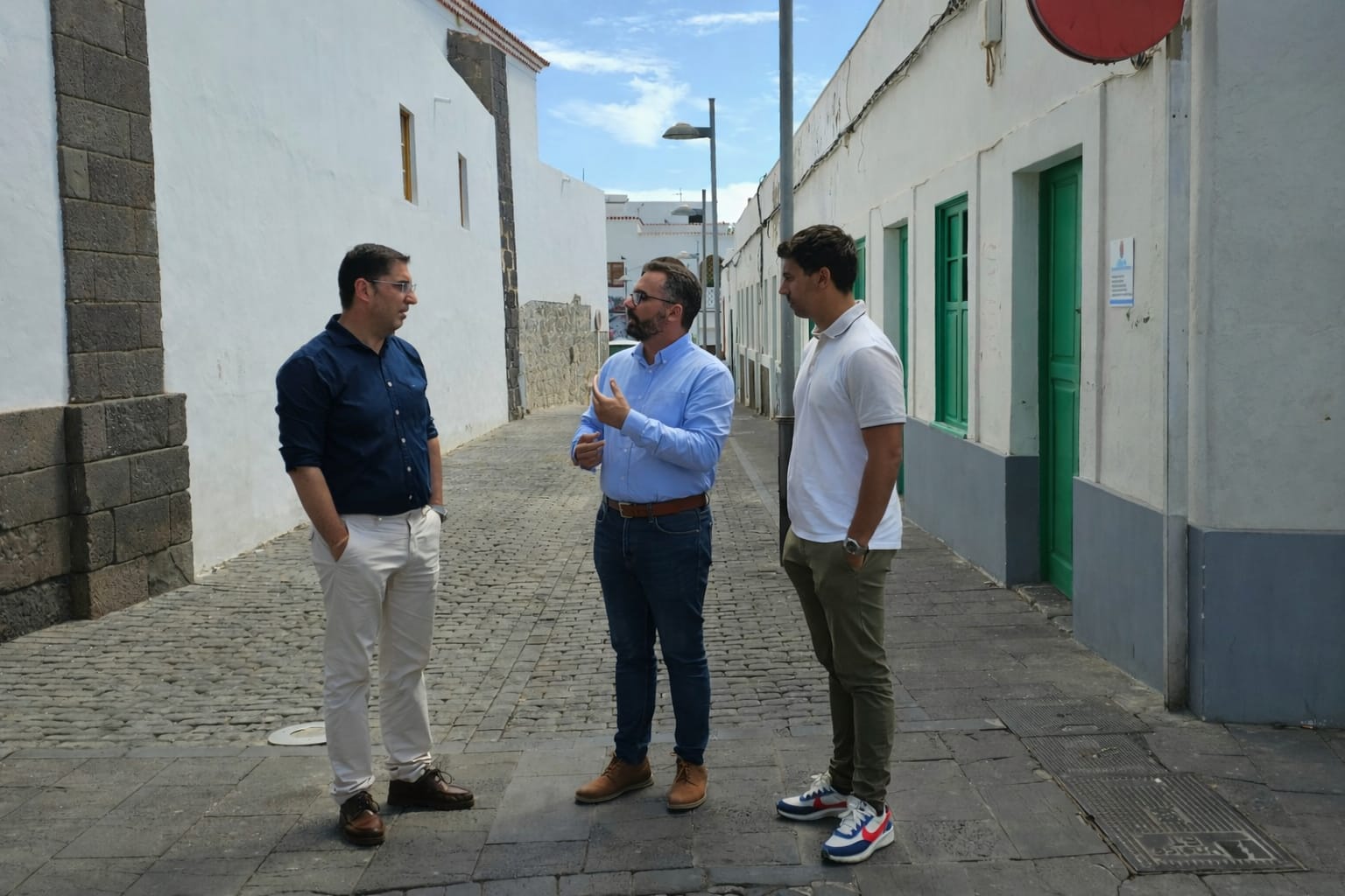 Urbanismo autoriza la rehabilitación de las fachadas de la Casa y los Salones Parroquiales de San Ginés para reforzar la identidad y el atractivo del entorno