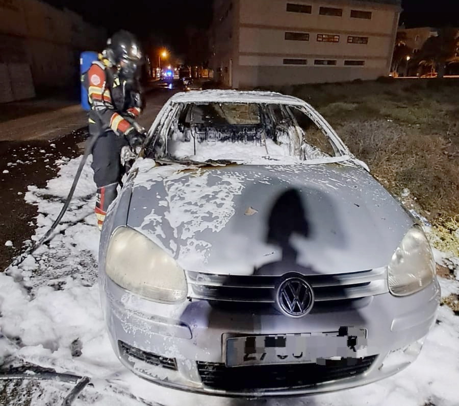 Incendio vehiculo Rambla Medular