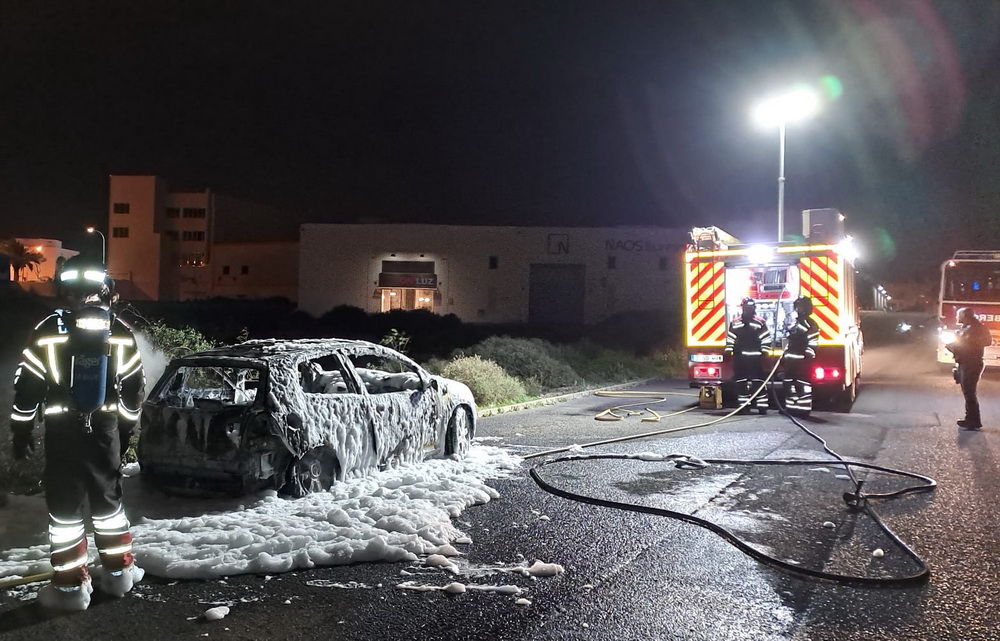 Incendio vehiculo Rambla Medular1