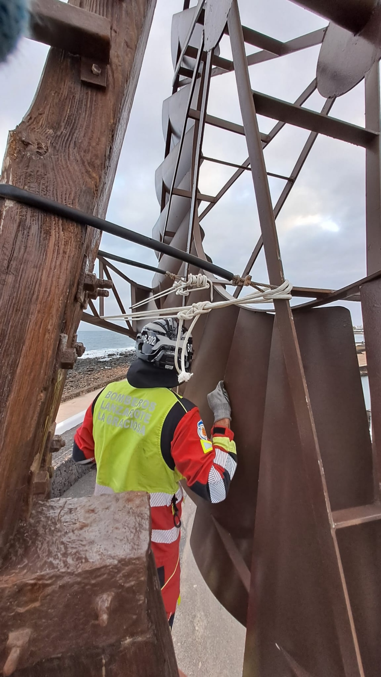Molino desprendido por viento