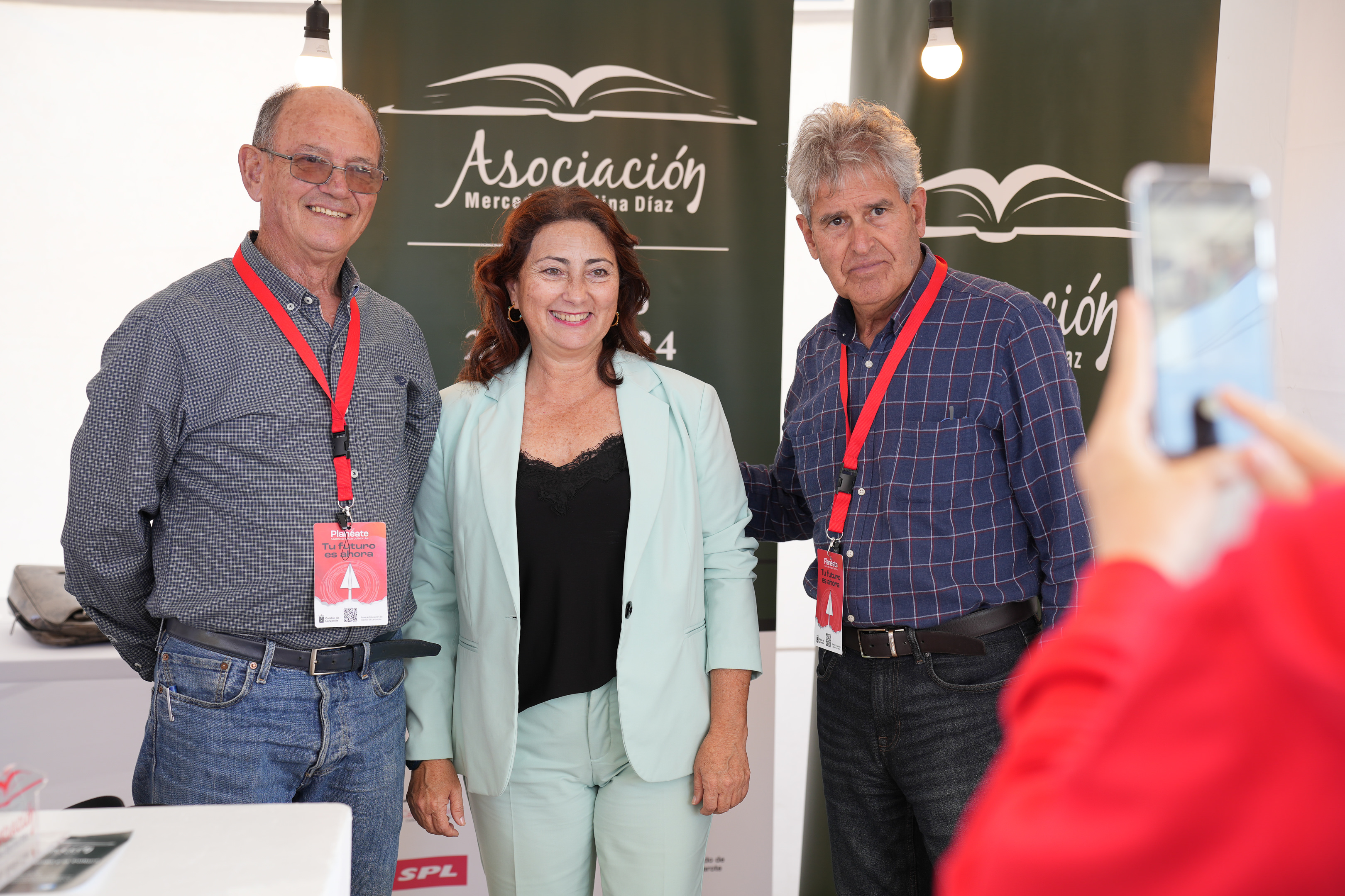 El Cabildo reconoce su ejemplar propósito de facilitar oportunidades educativas a estudiantes con talento y por preservar el legado pedagógico de la maestra lanzaroteña