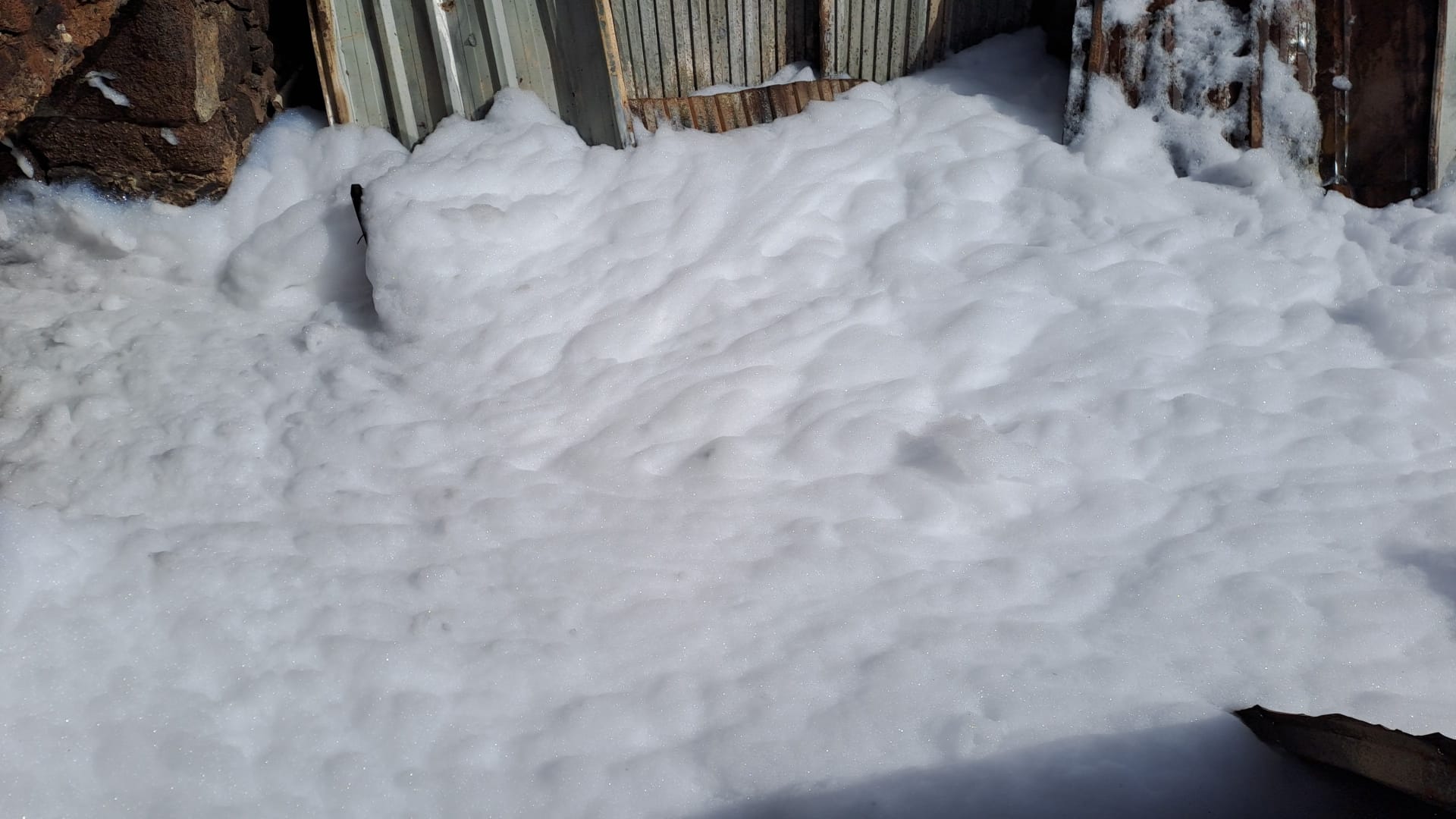 espuma de fuego de los bomberos de Lanzarote 