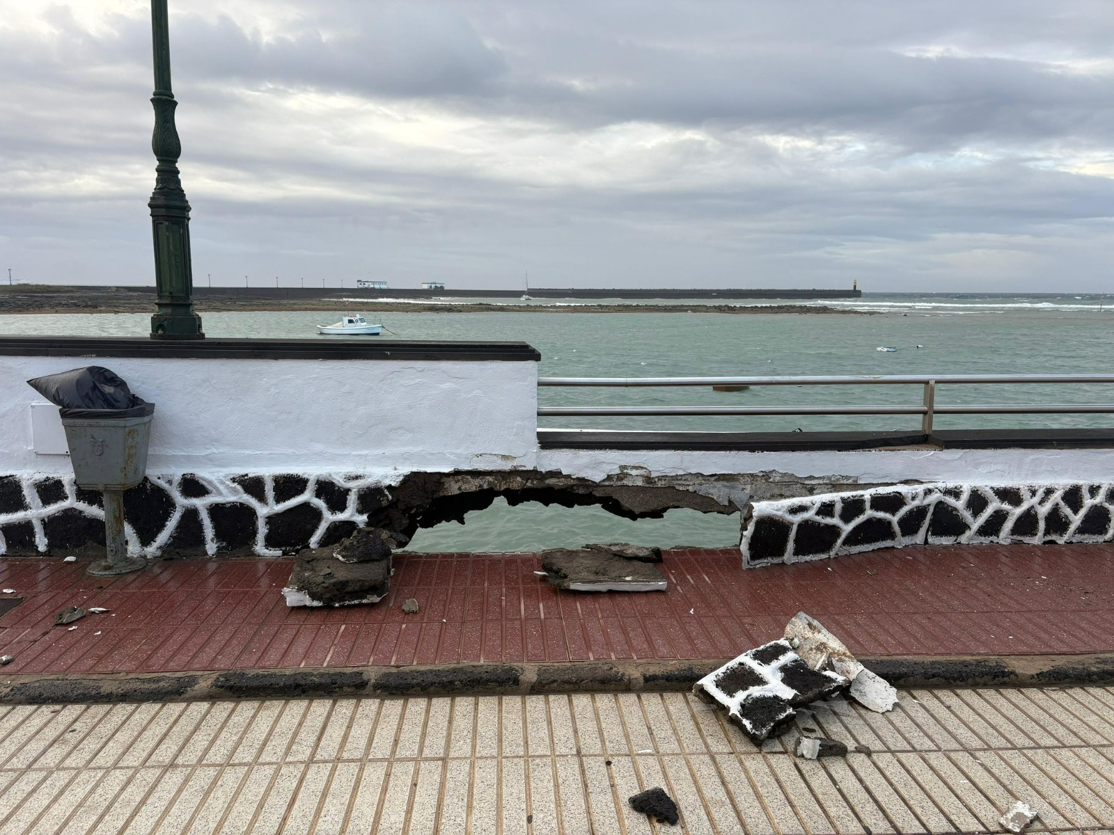 La borrasca ha venido acompañada de fuertes vientos que han arrasado con numerosas infraestructuras a su paso