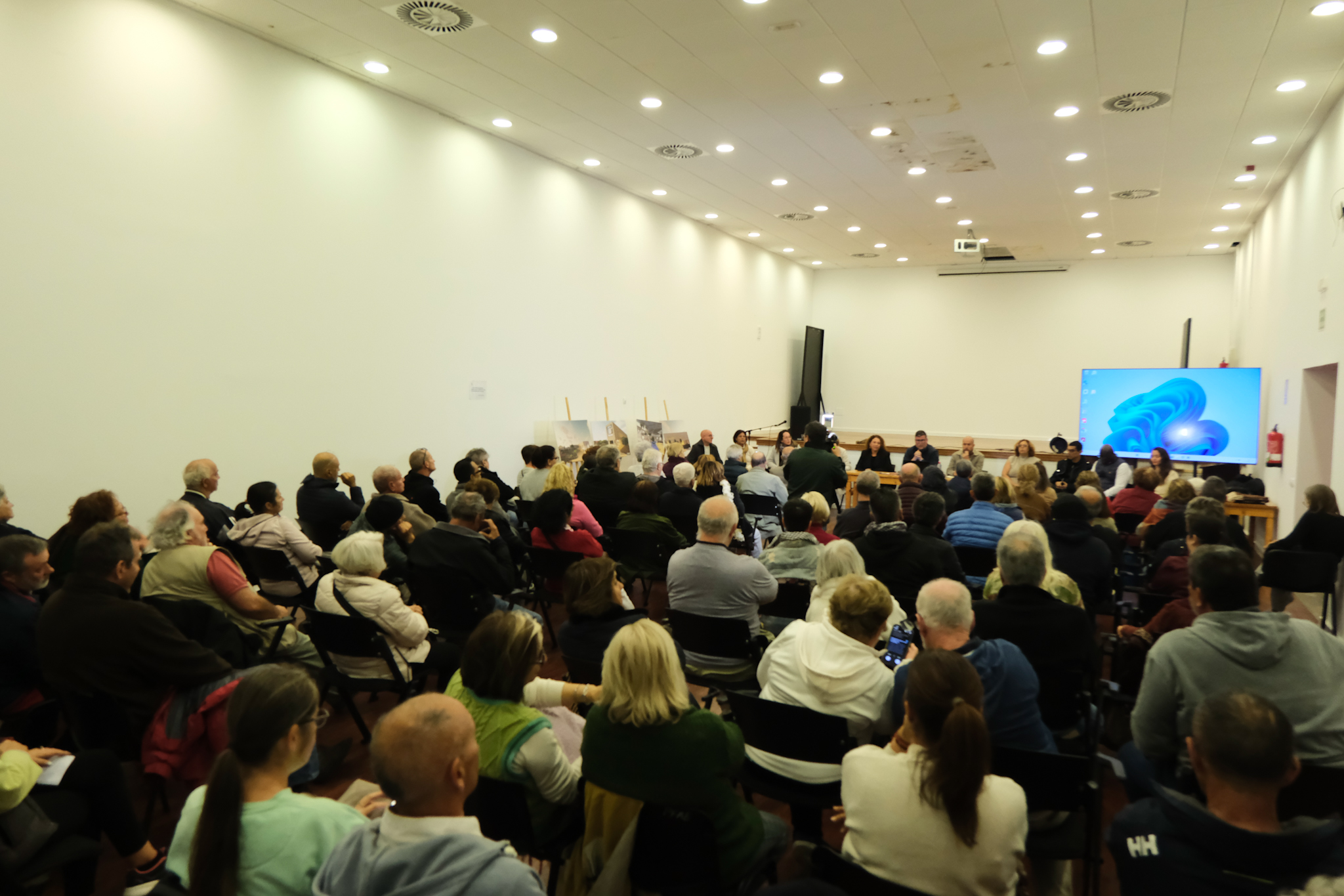 El Ayuntamiento celebró un encuentro vecinal que contó con una amplia participación