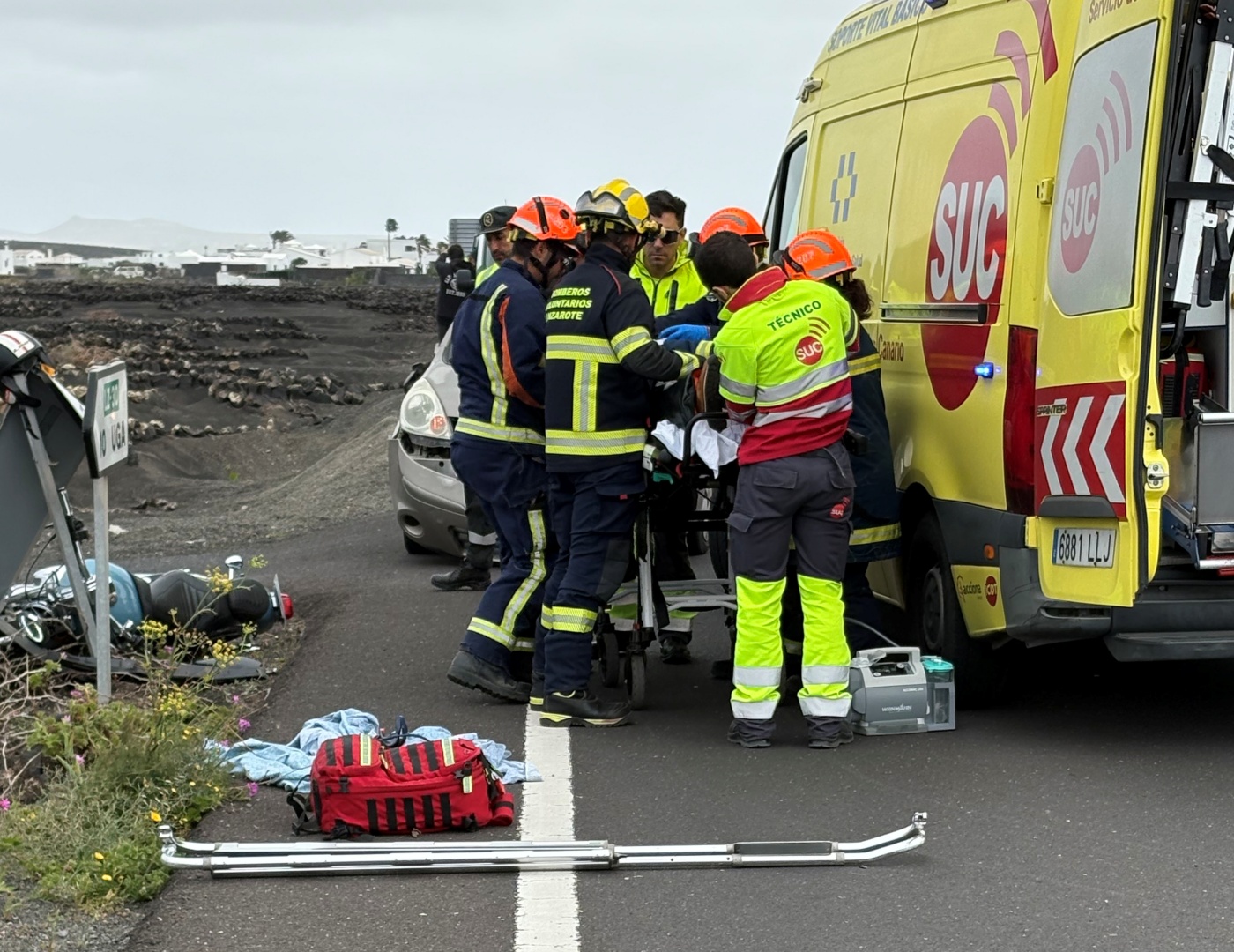 El afectado, de 45 años, presentaba dolor torácico y en el brazo izquierdo y fue atendido en el lugar por los servicios sanitarios antes de su traslado