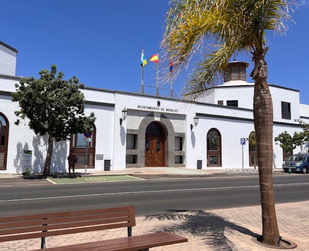 Acusa al grupo de gobierno capitalino de incompetente por no crear un solo proyecto de infraestructuras en “tres años de juergas y despilfarro” Acusa al grupo de gobierno capitalino de incompetente por no crear un solo proyecto de infraestructuras en “tres años de juergas y despilfarro”