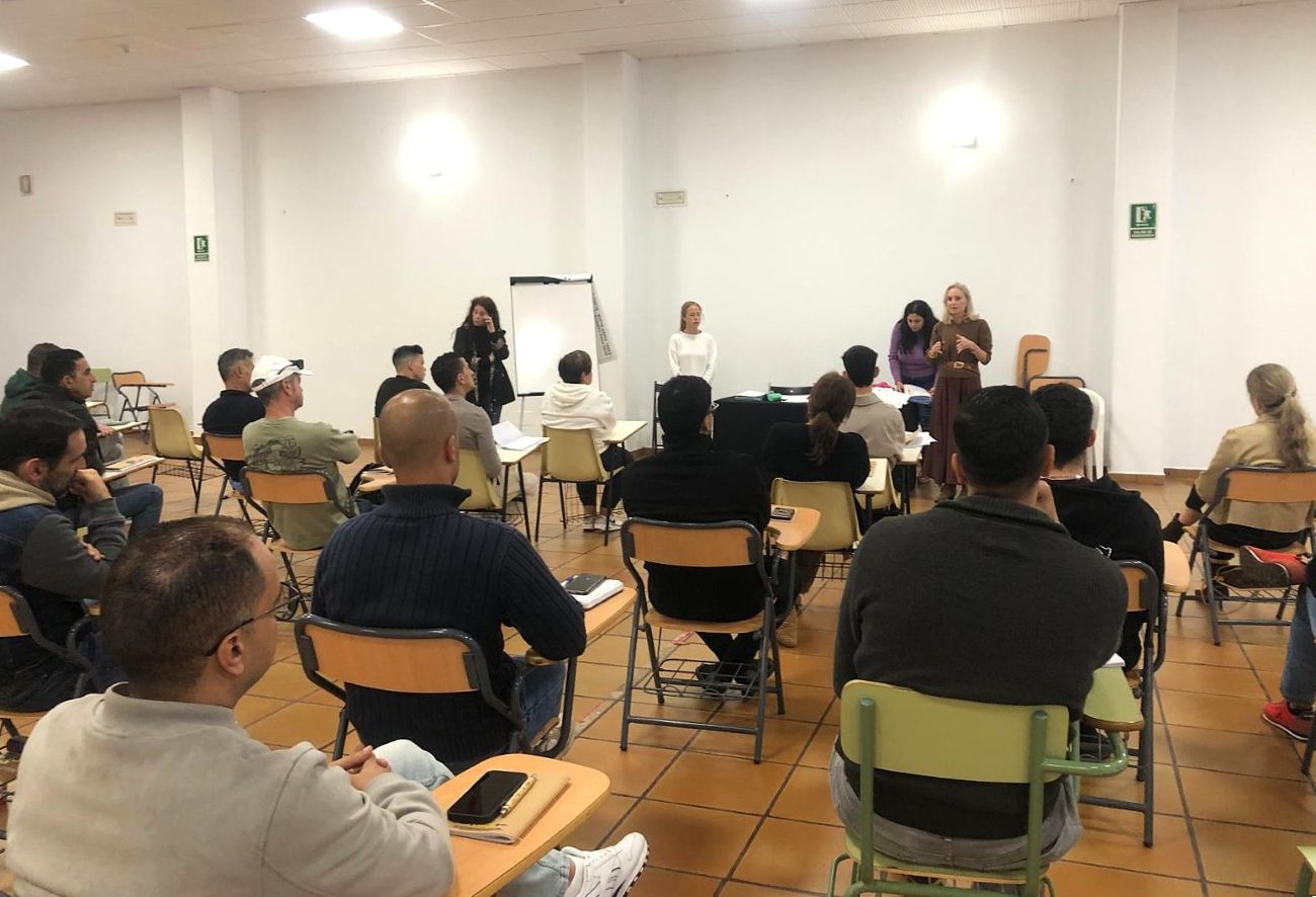 Profesionales, voluntarios, vecinos, vecinas, personal municipal y empresas colaboran en la atención ciudadana y tareas de achique de agua y limpieza