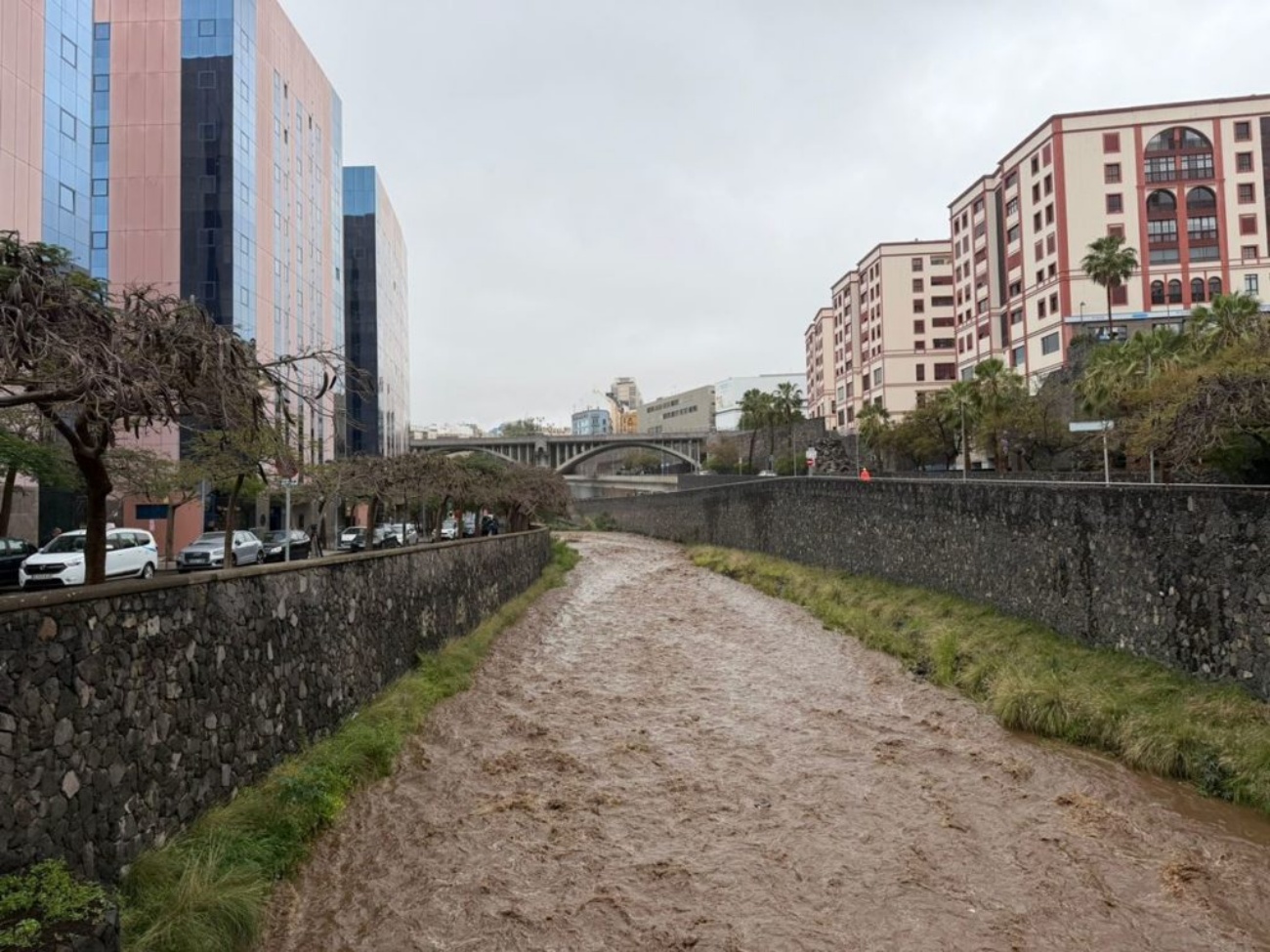 Inundaciones, carreteras afectadas y cambios en colegios y sanidad, las lluvias pasan factura a la isla