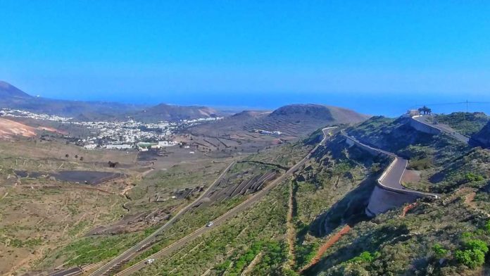 El cabildo ha adjudicado ya la redacción del proyecto para la mejora de la LZ-10 que garantice en todo momento la seguridad en la vía