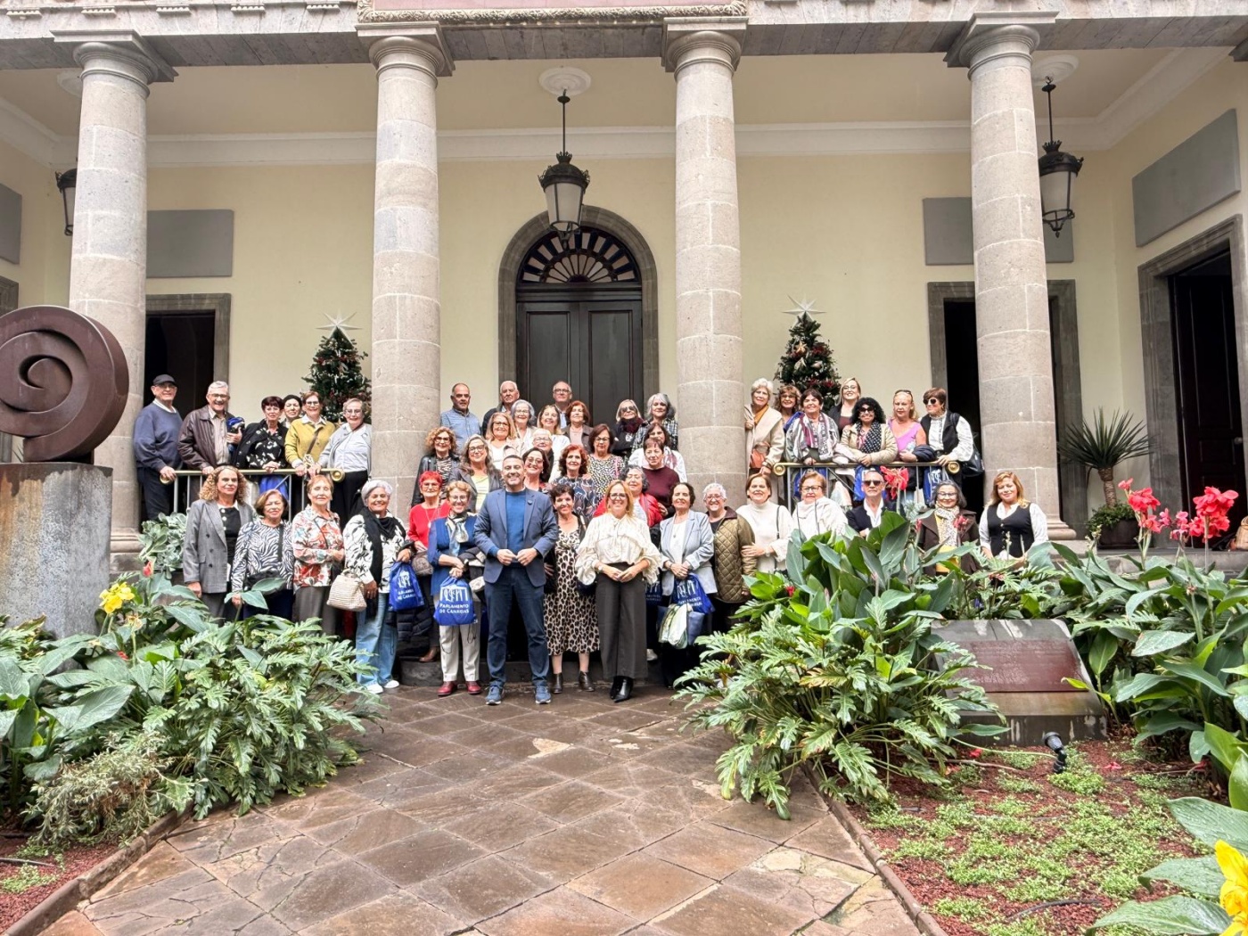 El Cabildo cubrirá los gastos de traslado interinsular de los mayores para garantizar el acceso en igualdad de condiciones a estos viajes