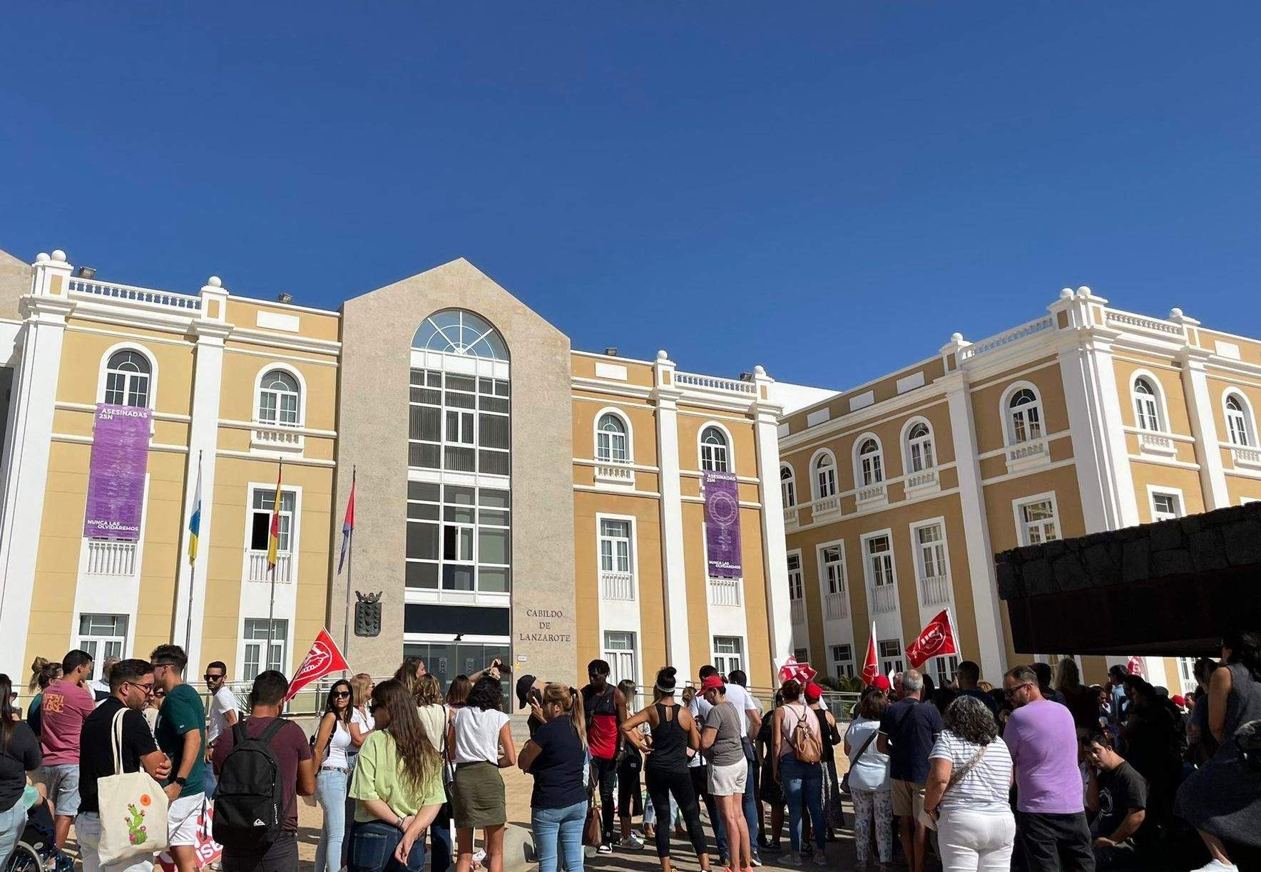 PSOE y NC sitúan el caso de la residencia de mayores Amavir en Tías, el futuro del Hospital Insular y la gestión de Adislan en el centro de su estrategia para desgastar un área convertida en referencia regional