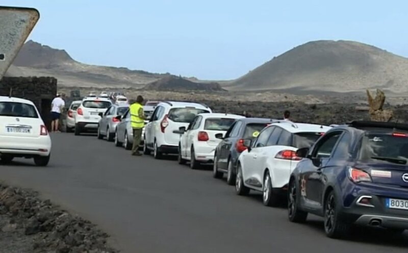 Colas coches Timanfaya