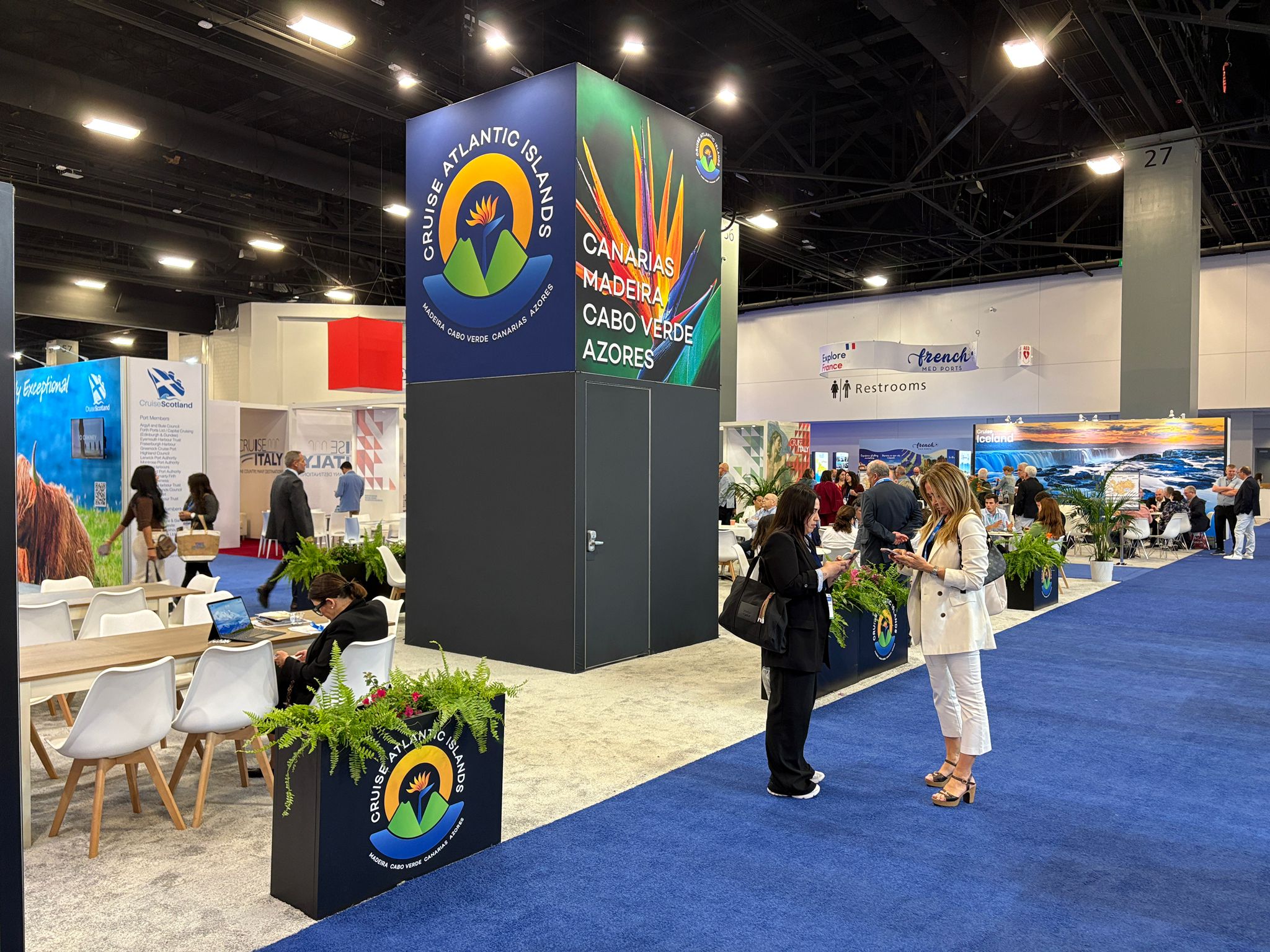 El CD Magec Tías se juega la salvación en el último partido   Este sábado a partir de las 18:00 horas el CD Magec Tías se jugará la permanencia en La Palma. Tras una década en la Liga Femenina 2, el equipo de Tías podría perder su plaza en esta competición nacional si pierde ante el Isla Bonita de El Paso. Lo tendrá complicado, porque incluso ganando, necesita que algunos de sus rivales directos no consiga el triunfo para poder continuar el curso que viene en esta categoría.  En el mundo del balompié, el partido del San Bartolomé ante el Arucas el sábado a las 12:00 es vital para los rojiblancos también en su lucha de permanencia. El US Yaiza recibirá en casa el domingo a las 12:00 horas al CD Mensajero y la UD Lanzarote, en la Ciudad Deportiva al San Fernando.  La Liga Regional también llega a su fin. Con sólo dos jornadas en disputas el CD Tahíche puede proclamarse campeón si el Inter de Playa honda no gana en una jornada que se disputará este viernes en el horario habitual, 21:00 horas con los siguientes partidos:  Sporting Tías B vs CD Tite Lanzarote B vs Haría Arrecife vs Inter de Playa Honda Rojo Escarlata vs CD Lomo UD Valterra vs Puerto del Carmen   En el mundo de la pelota pequeña, en la Liga Guerreras Iberdrola, un CICAR ya descendido jugará el próximo martes a las 20:00 horas ante el Málaga Costa Sol y el Zonzamas se medirá en el Pabellón de San Bartolomé al Rocasa Gran Canaria, el sábado a las 20:00 horas. Por últmimo los chicos del San José Obrero, de la Primera Nacional recibirán en el Pabellón Muniicpal de Titerroy al líder, el Valinox Nova, este sábado a las 18:00 horas.