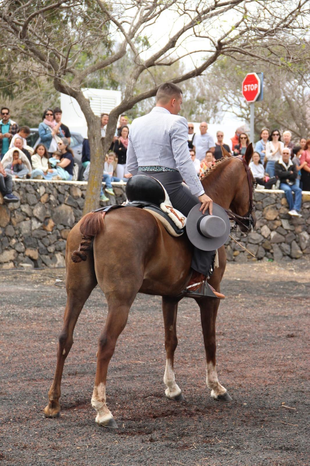 Se realizó un espectáculo a caballo en recuerdo a la joven fallecida