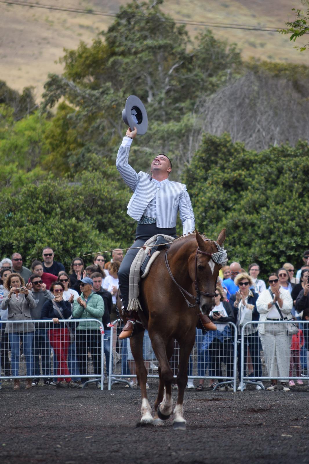 Se realizó un espectáculo a caballo en recuerdo a la joven fallecida