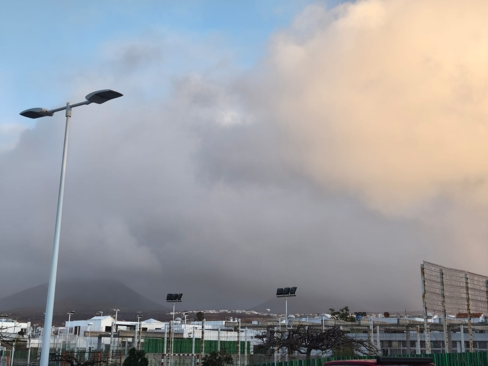 Domingo de chubascos d&eacute;biles