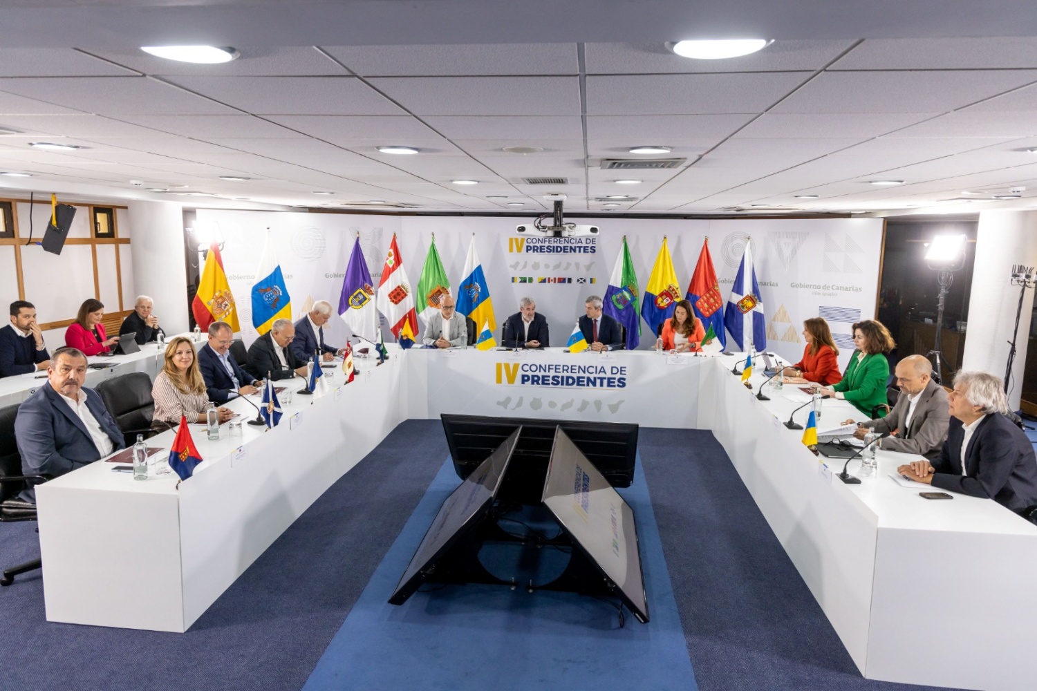 Gobierno y cabildos acuerdan dar continuidad al fondo e incorporar vivienda y servicios sociosanitarios como nuevas prioridades