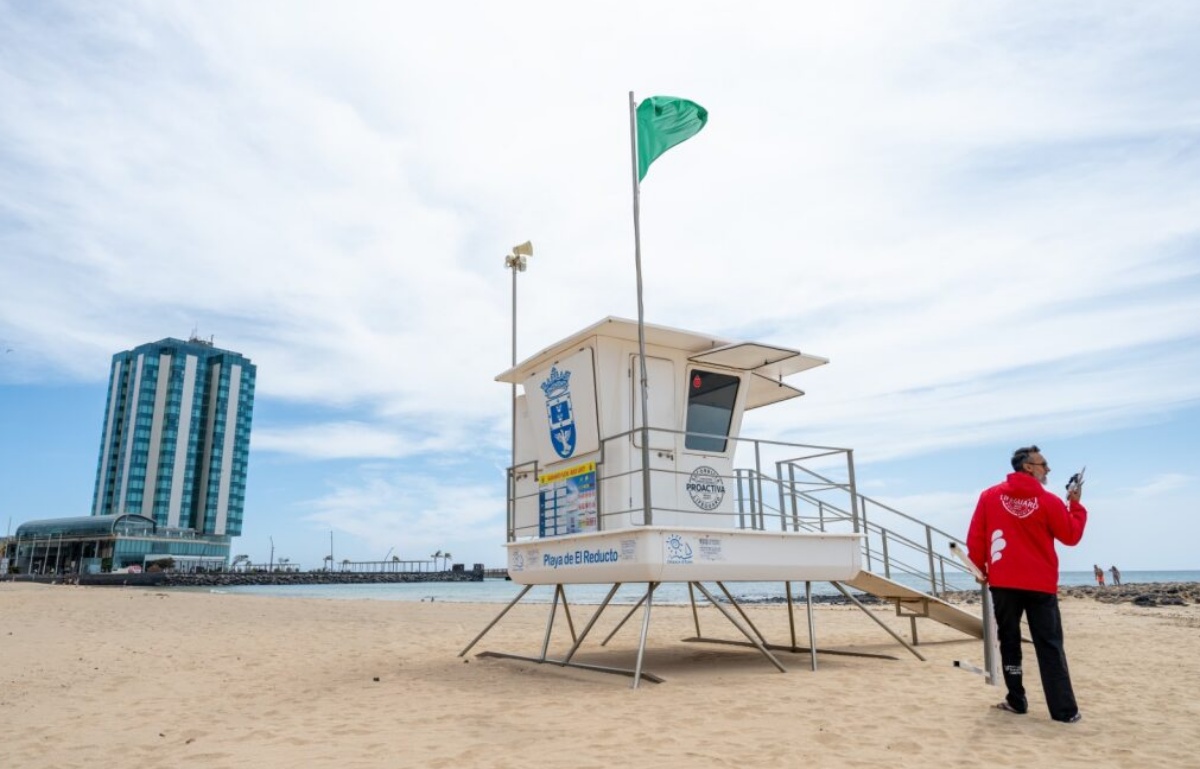 Rescatan a dos ni&ntilde;os a los que el viento arrastraba mar adentro