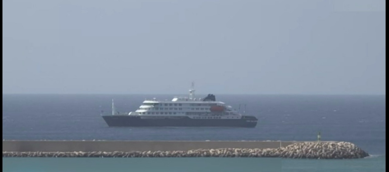 El barco del hantavirus se aproxima a Tenerife con todos sus pasajeros asintom&aacute;ticos