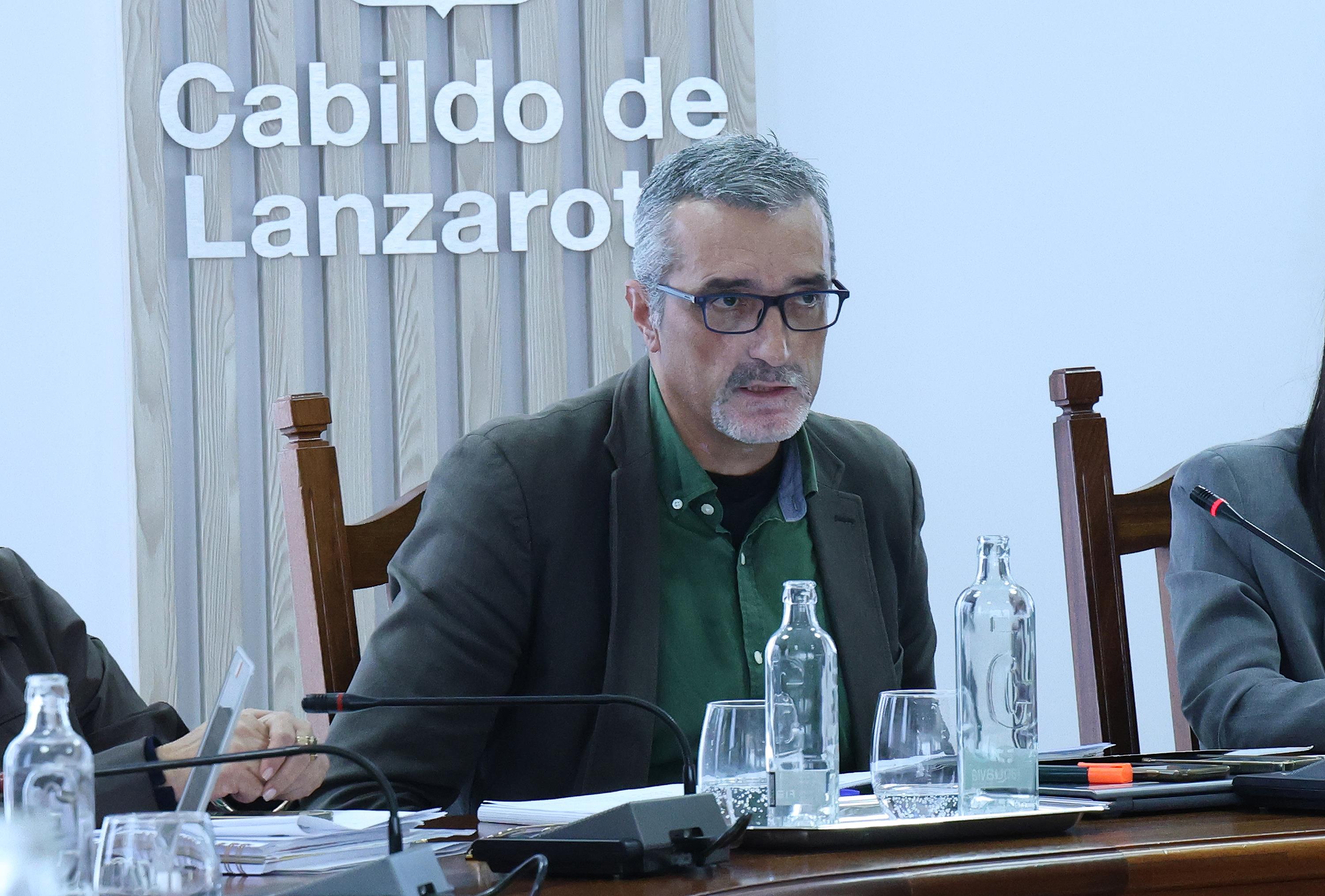 Explicará los pasos del Cabildo para garantizar el seguimiento del servicio y la protección de las personas mayores usuarias