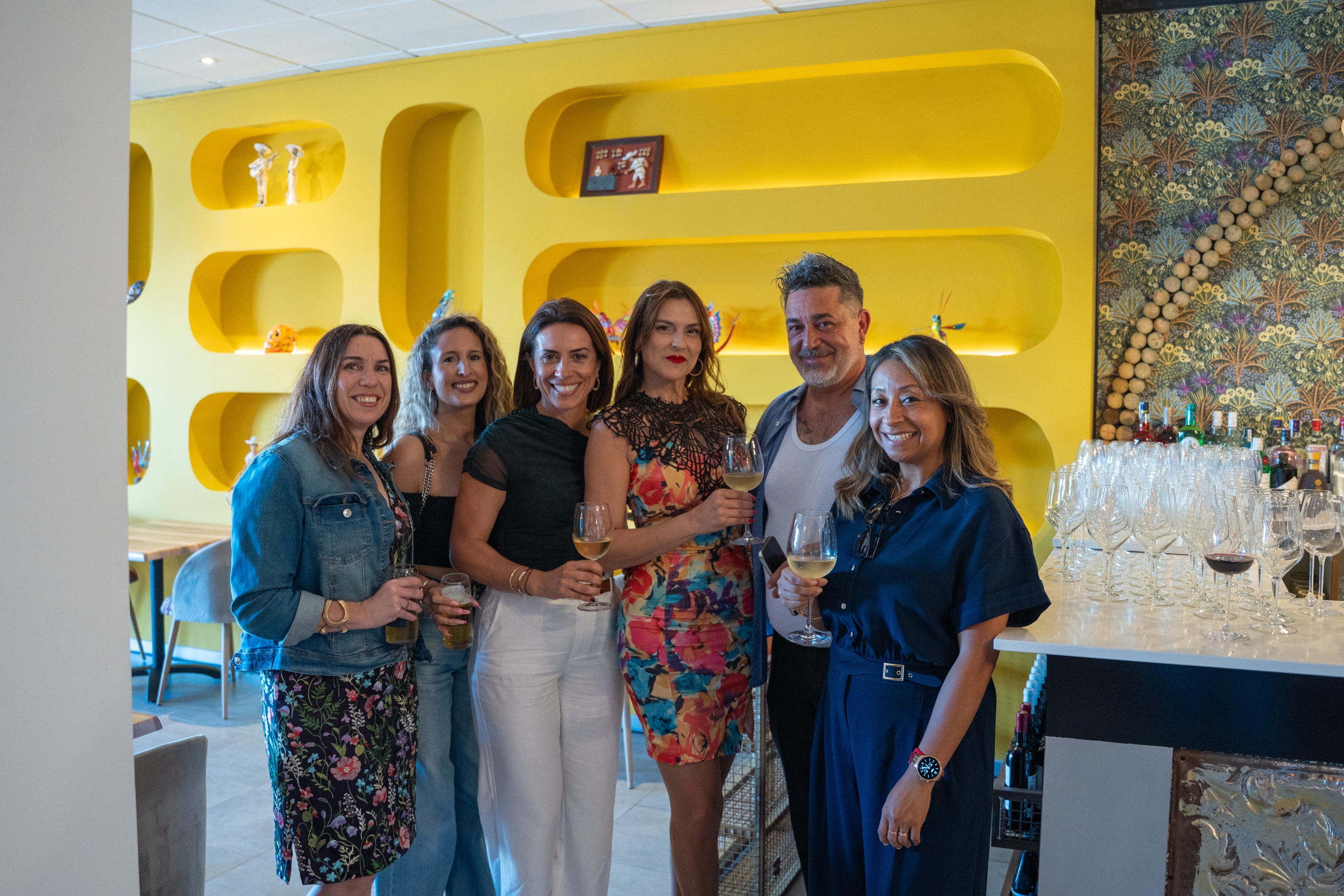 La marina incorpora nuevas propuestas culinarias y refuerza una oferta diversa que consolida a Puerto Calero como uno de los grandes referentes gastronómicos de Lanzarote La marina incorpora nuevas propuestas culinarias y refuerza una oferta diversa que consolida a Puerto Calero como uno de los grandes referentes gastronómicos de Lanzarote
