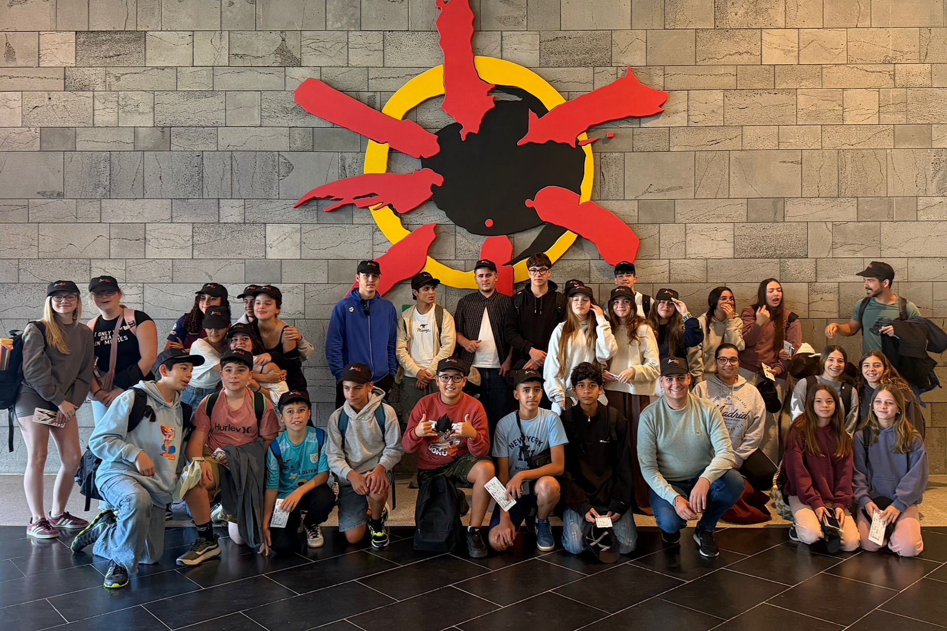 Medio centenar de jóvenes del municipio y La Graciosa disfrutan de un fin de semana de convivencia, deporte y ocio saludable