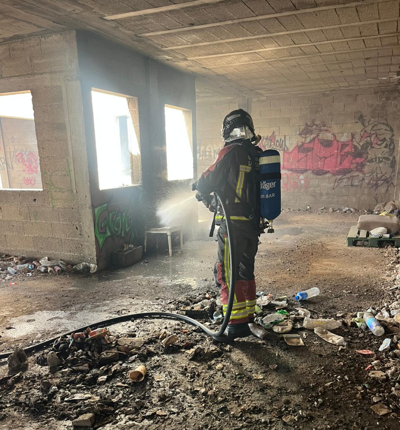 Fuego vivienda abandonada