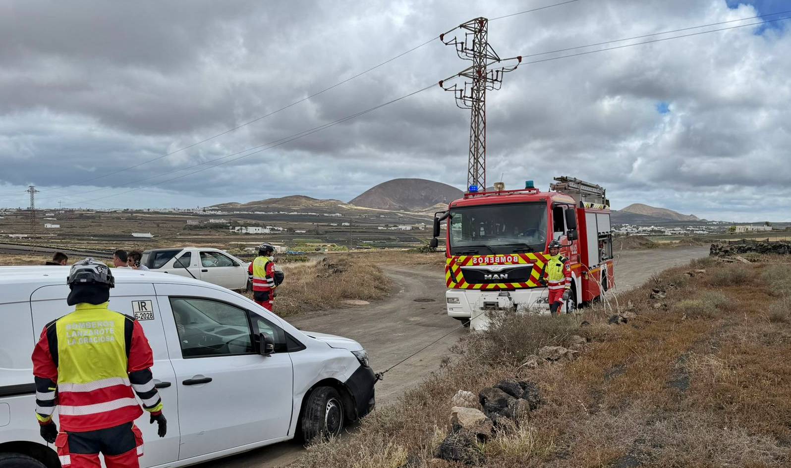 Dos veh&iacute;culos implicados en un aparatoso accidente con vuelco en la LZ-20