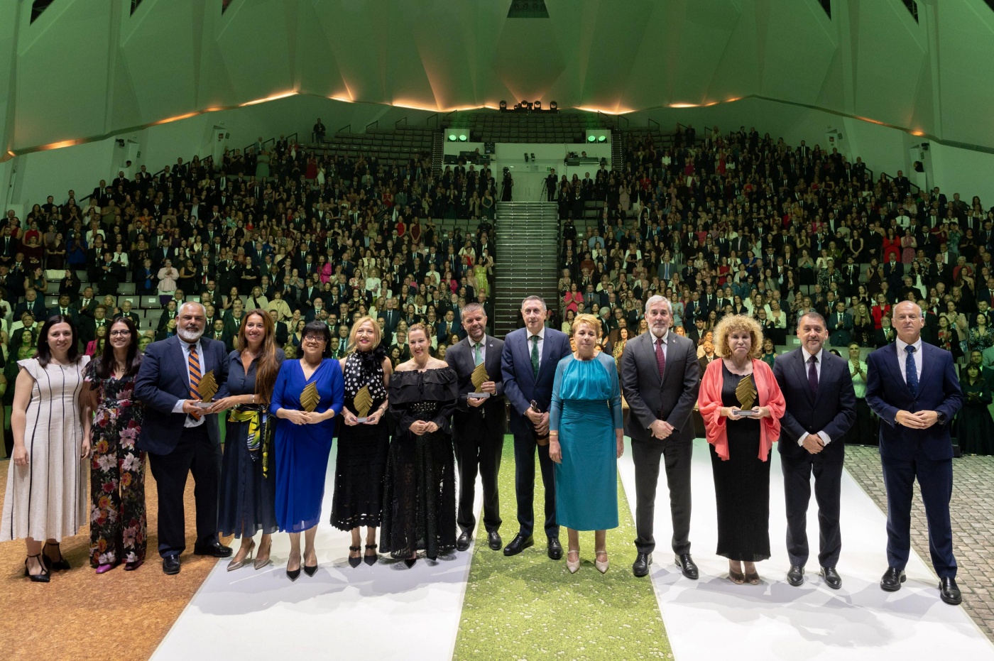 El Auditorio Adán Martín de Tenerife reunió a más de 1.300 personas para reconocer la labor en pro de Canarias de personas y organizaciones El Auditorio Adán Martín de Tenerife reunió a más de 1.300 personas para reconocer la labor en pro de Canarias de personas y organizaciones