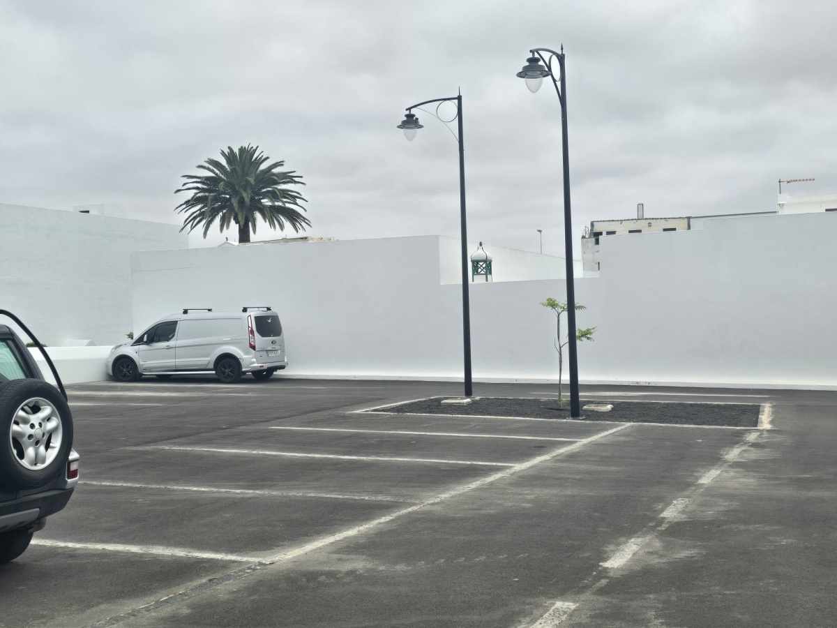 El Ayuntamiento responde a una demanda vecinal y culmina la mejora de la parcela de la calle Párroco San Martín El Ayuntamiento responde a una demanda vecinal y culmina la mejora de la parcela de la calle Párroco San Martín