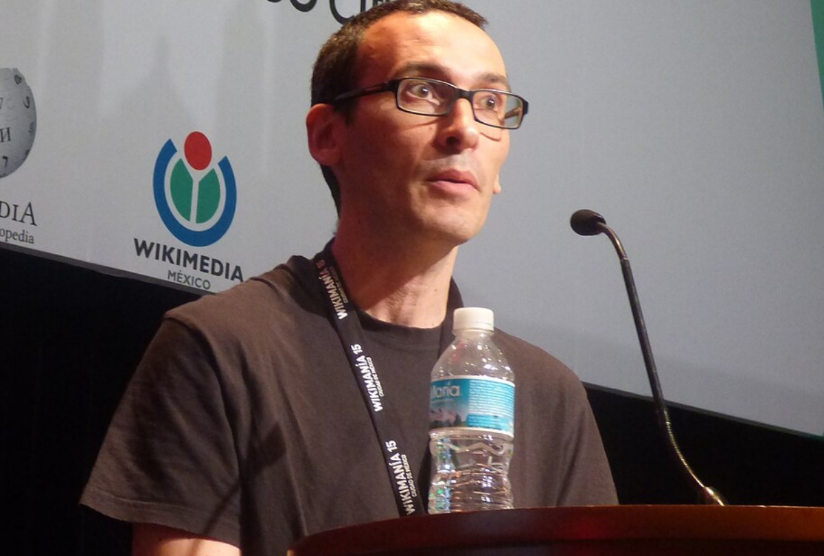 CÉSAR RENDUELES
