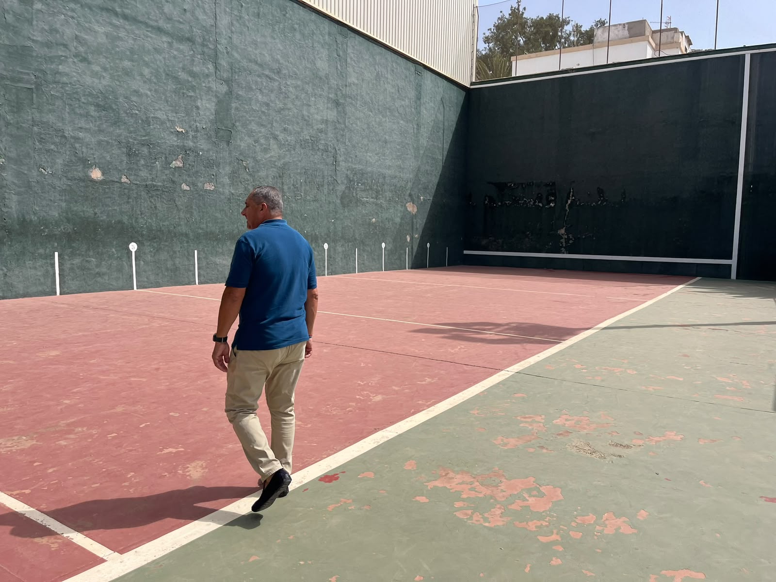 El objetivo del Cabildo es garantizar una superficie de juego óptima y segura para la práctica de las modalidades de pelota