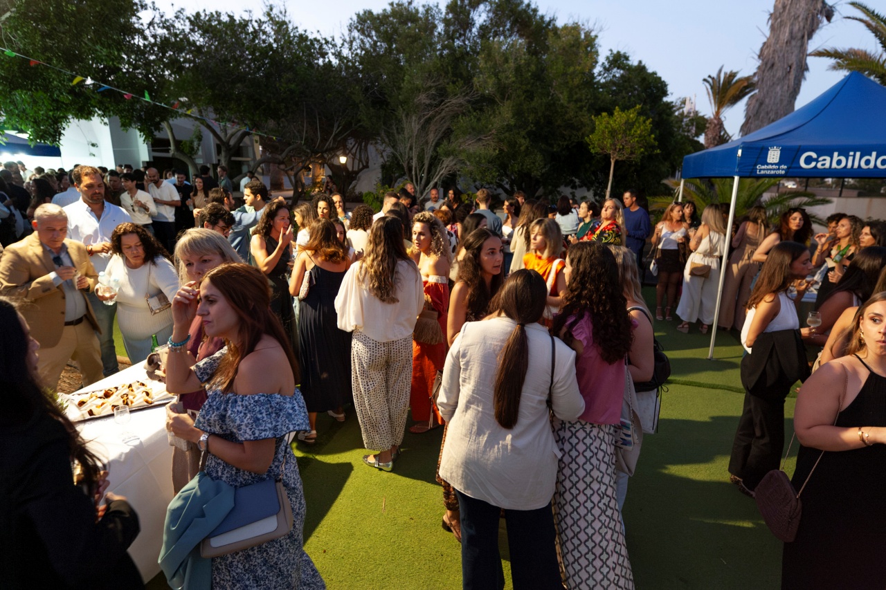 Más de 200 personas, entre profesores y antiguos alumnos, participaron en el evento Más de 200 personas, entre profesores y antiguos alumnos, participaron en el evento