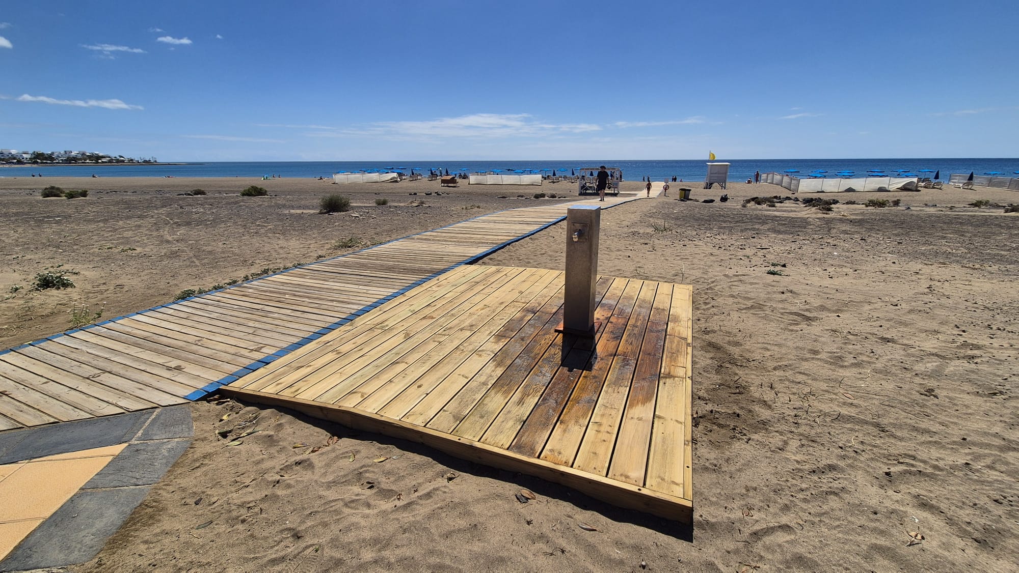 La medida se debe a los problemas de abastecimiento de agua en Lanzarote, pero se mantiene el funcionamiento de los lavapiés